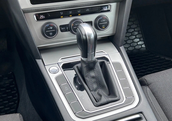 Volkswagen Passat cena 83900 przebieg: 109256, rok produkcji 2018 z Poddębice małe 781